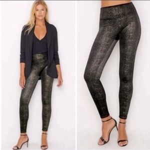 Spanx Velvet Black Gold Metallic Leggings Large